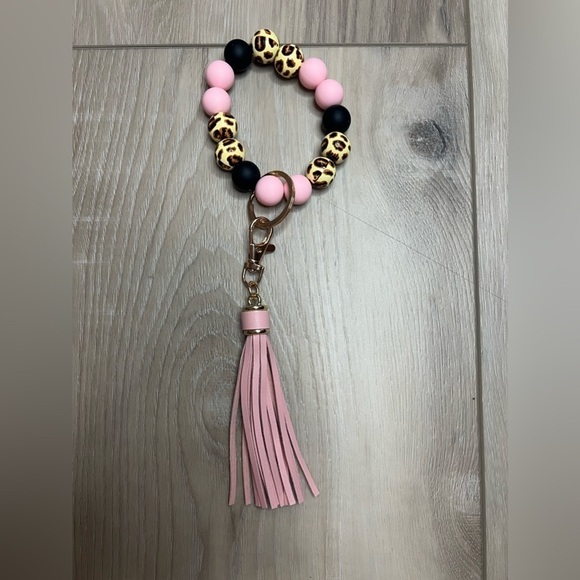 Accessories - NWT Leopard Print Bangle Keychain Bracelet in Pink